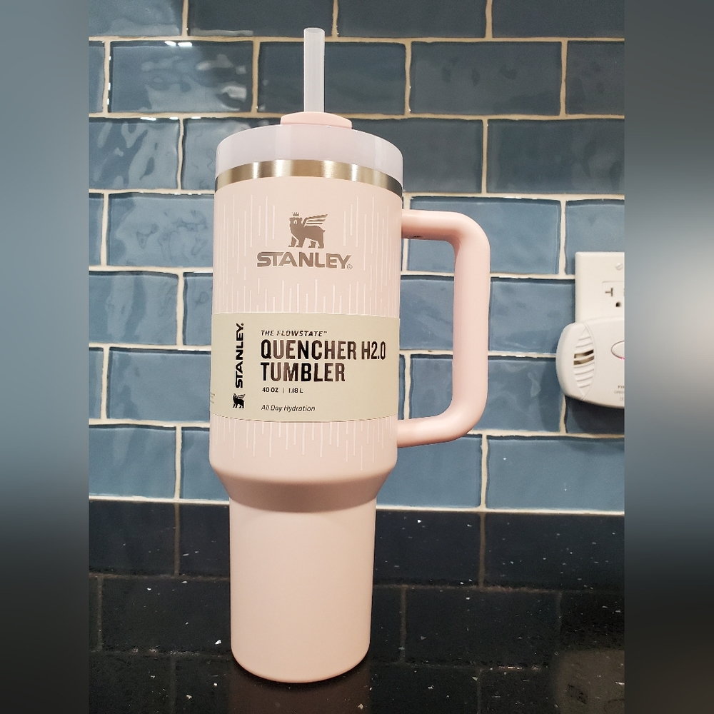 Soft Rain Bloom 40oz Stanley